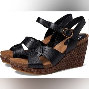 NEW SOFFT women's clarissa wedge sandal in Black Leather Upper Wedges Size 6.5